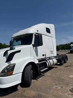 Volvo VNL Salvage Truck