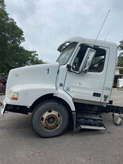 Volvo VNM Salvage Truck