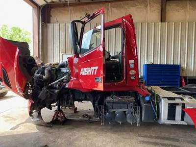 Volvo VNR Salvage Truck
