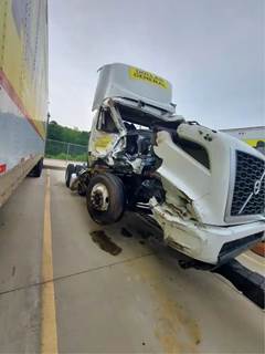 Volvo VNR Salvage Truck