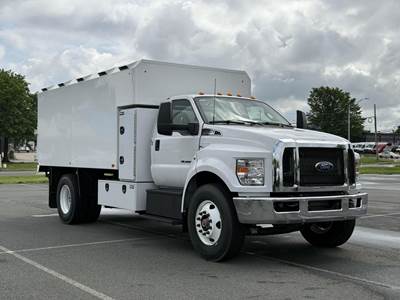 Ford F-750 Chipper Truck - 10 Speed Automatic