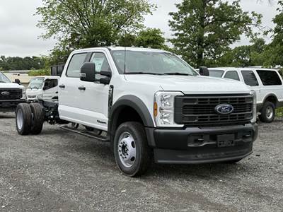 Ford F-550 XL Crew Cab