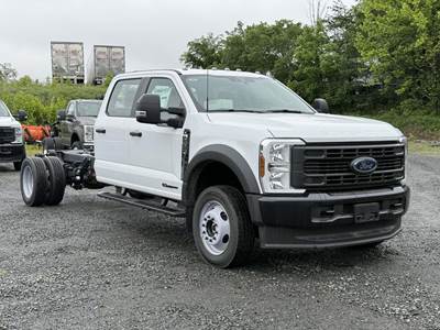 Ford F-550 XL Crew Cab