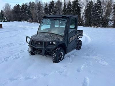 John Deere GATOR XUV 835M Utility Vehicle
