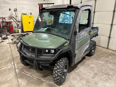 John Deere GATOR XUV 835M Utility Vehicle