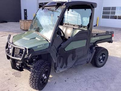 John Deere GATOR XUV 835M Utility Vehicle
