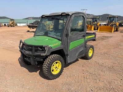 John Deere GATOR XUV 835M Utility Vehicle