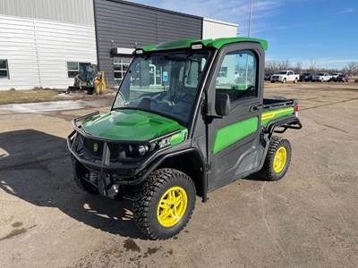 John Deere GATOR XUV 835R Utility Vehicle