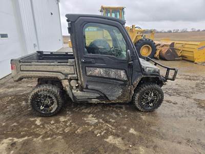 John Deere GATOR XUV 835R Utility Vehicle