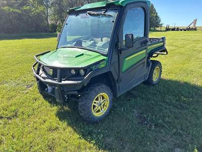John Deere GATOR XUV 835R Utility Vehicle
