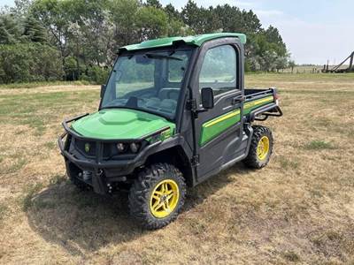 John Deere GATOR XUV 835R Utility Vehicle