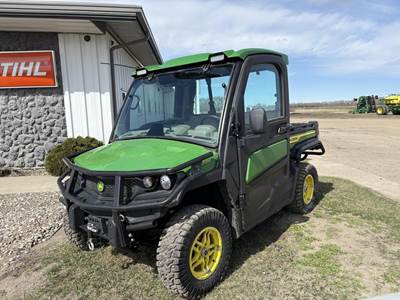 John Deere GATOR XUV 835R Utility Vehicle