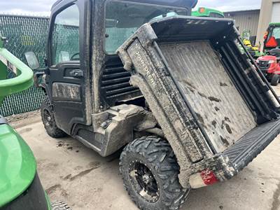 John Deere GATOR XUV 835R Utility Vehicle