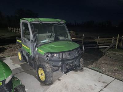 John Deere GATOR XUV 835R Utility Vehicle