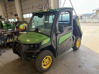 John Deere GATOR XUV 835R Utility Vehicle