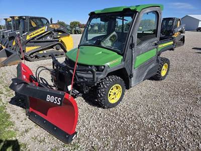 John Deere GATOR XUV 835R Utility Vehicle