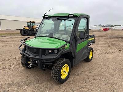 John Deere GATOR XUV 835R Utility Vehicle