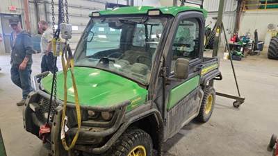 John Deere GATOR XUV 835R Utility Vehicle