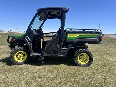 John Deere GATOR XUV 845M Utility Vehicle