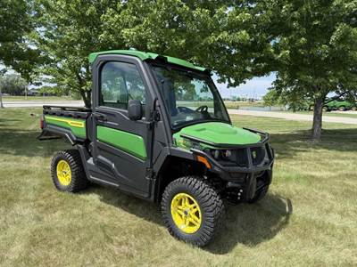 John Deere GATOR XUV 845R Utility Vehicle