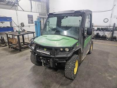 John Deere GATOR XUV 865M Utility Vehicle