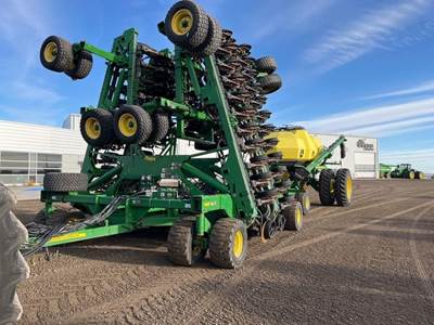 John Deere 1890 Seeder