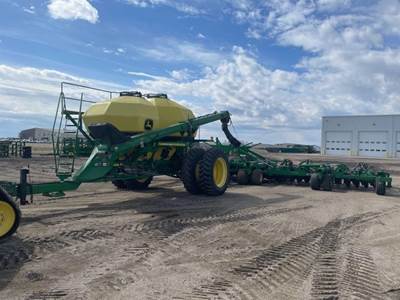 John Deere 1890 Seeder