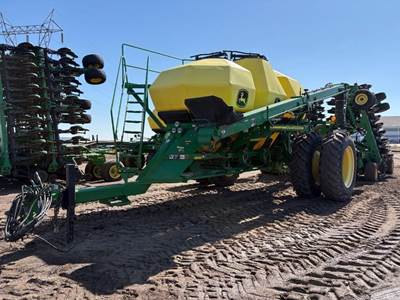 John Deere 1890 Seeder