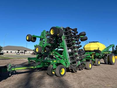 John Deere 1890 Seeder