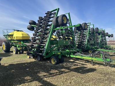 John Deere 1890 Seeder
