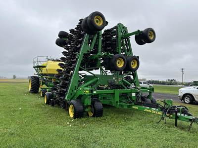 John Deere 1890 Seeder