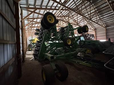 John Deere 1890 Seeder