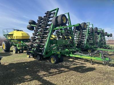 John Deere 1890 Seeder