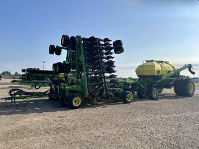 John Deere 1890 Seeder