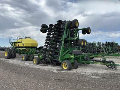 John Deere 1890 Seeder
