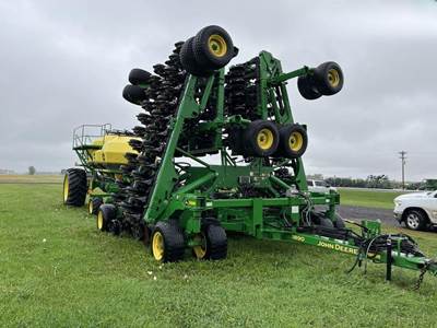 John Deere 1890 Seeder