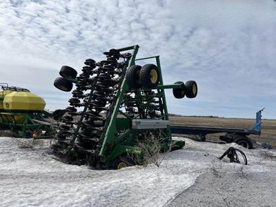 John Deere 1890 Seeder