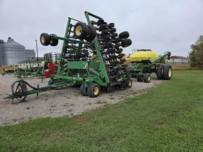 John Deere 1890 Seeder