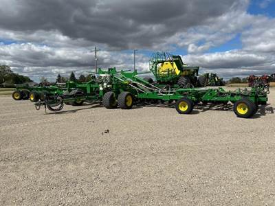 John Deere C850 Seeder
