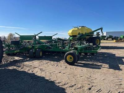 John Deere N540F Seeder