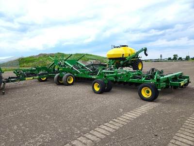John Deere N560 Seeder