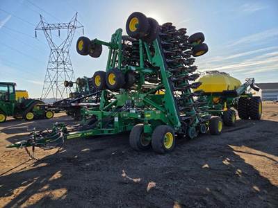 John Deere N560 Seeder