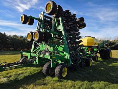 John Deere N560 Seeder