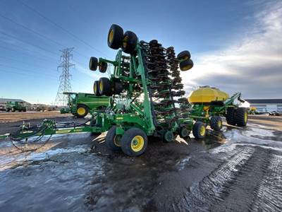 John Deere N560 Seeder