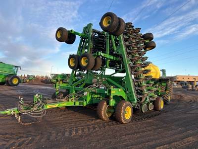 John Deere N560 Seeder