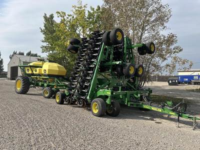 John Deere N560 Seeder