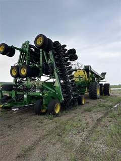 John Deere N560 Seeder