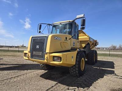 John Deere 250D Articulated Dump Truck
