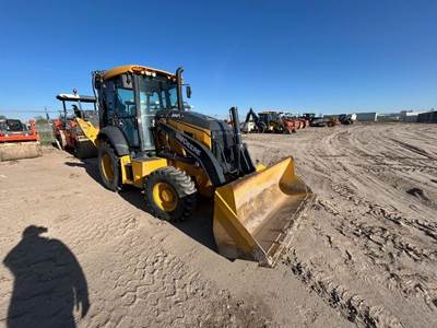 John Deere 320 P-TIER Backhoe
