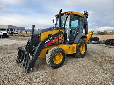 John Deere 320 P-TIER Backhoe